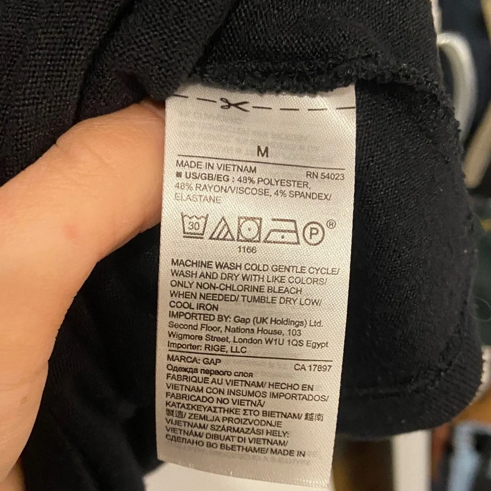 GAP Elegant Black Women's Wrap Top - Picture 5 of 5